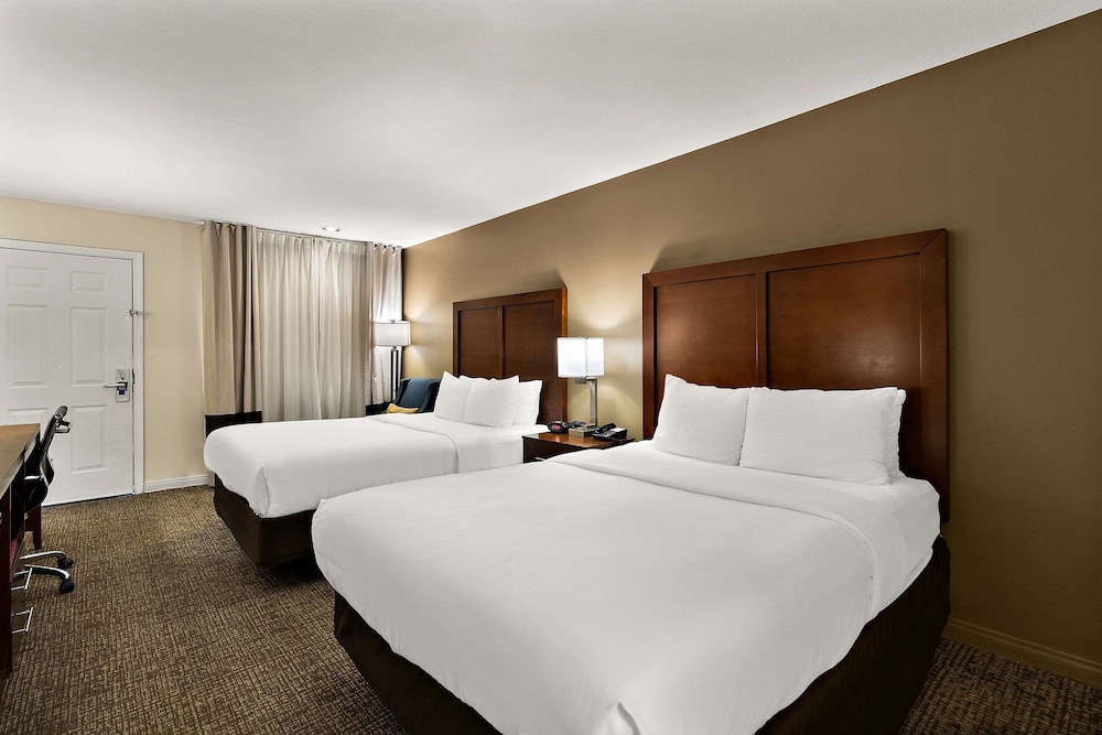 Room, 2 Queen Beds, Accessible, Non Smoking - Photo 2