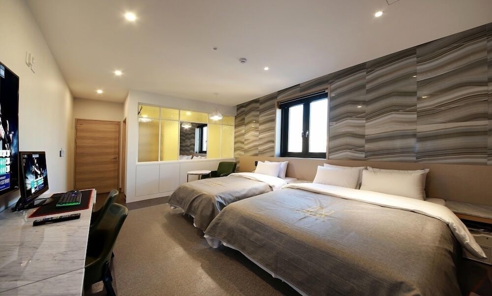 Premium Twin Room photo 2