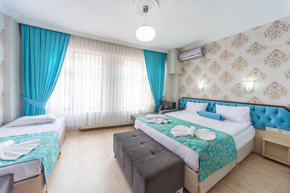 Superior Triple Room photo 2