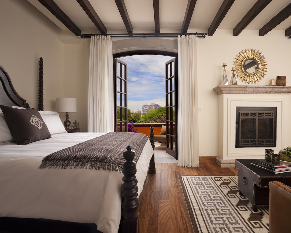 Deluxe Colonial Suite - Photo 5