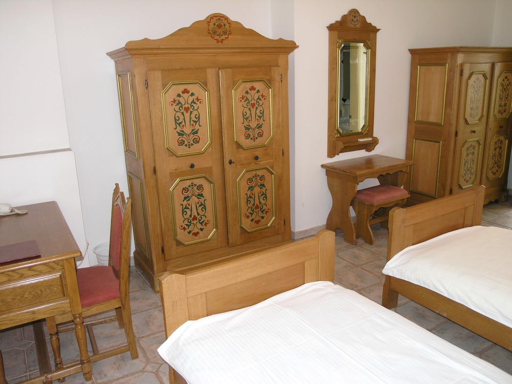 Economy Double Room photo 3
