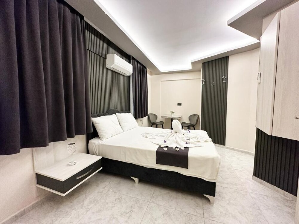 Economy Triple Room photo 1