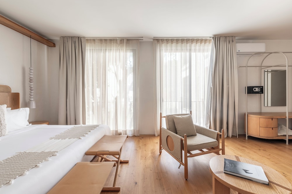 Deluxe Suite - Photo 1