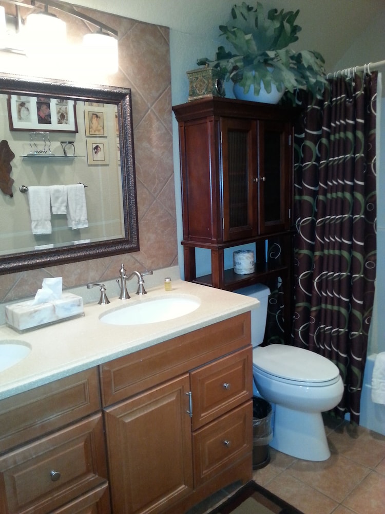 Premier Suite, 1 Queen Bed (No Children Allowed) photo 3