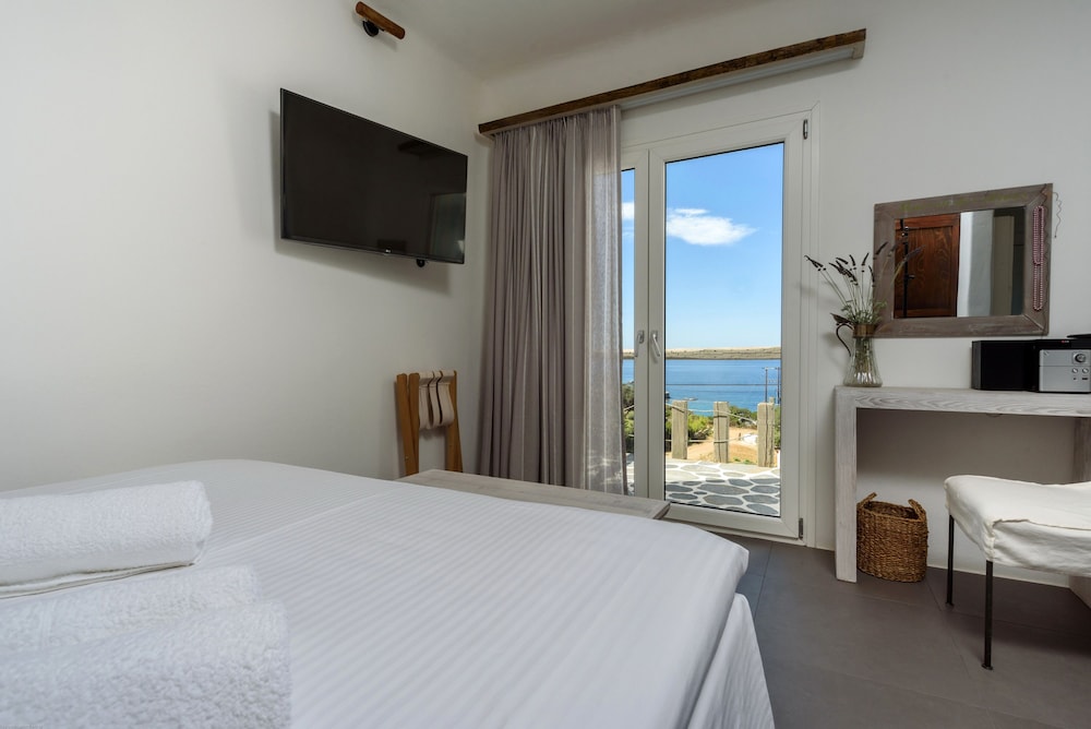 Honeymoon Villa, Fireplace, Sea View photo 3