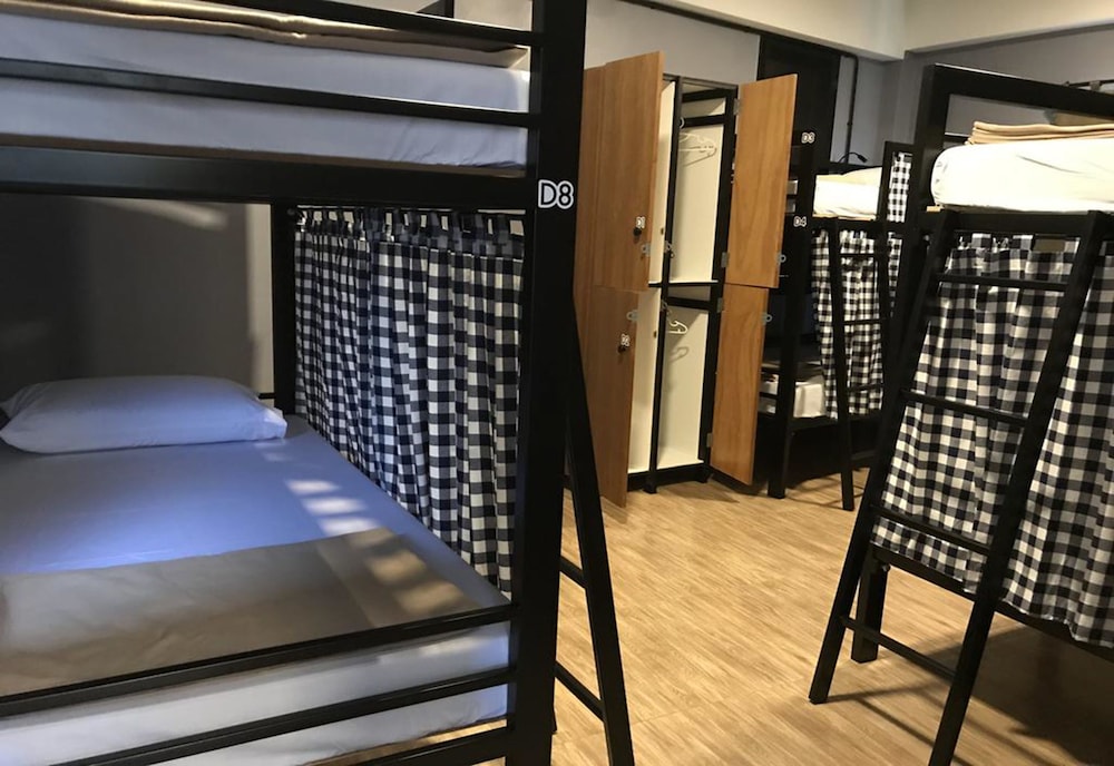 8-Bed Female Dormitory photo 3