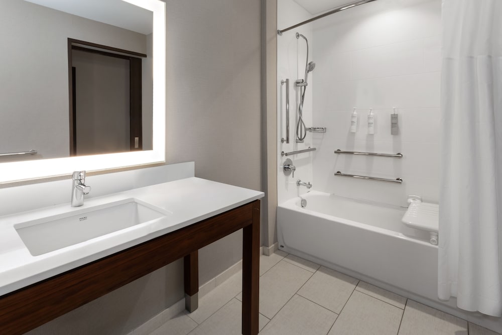 Room, 2 Queen Beds, Accessible, Bathtub (Roll-In Shower)