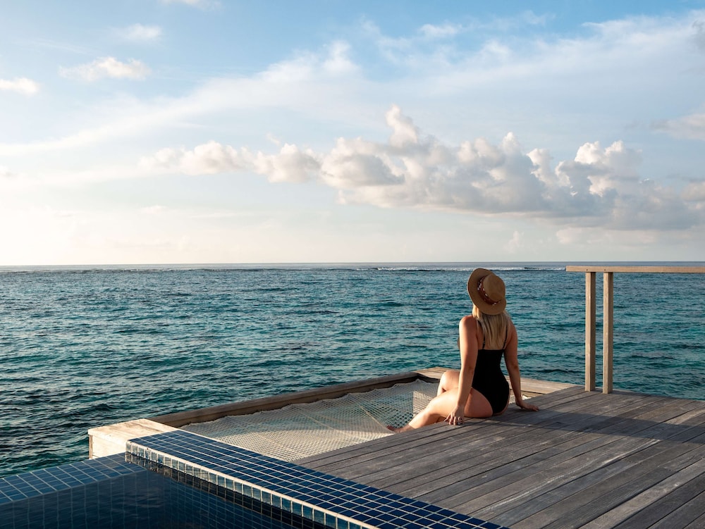 Sunset water villa with private pool & free access to VIP seaplane lounge on arrival - Photo 5