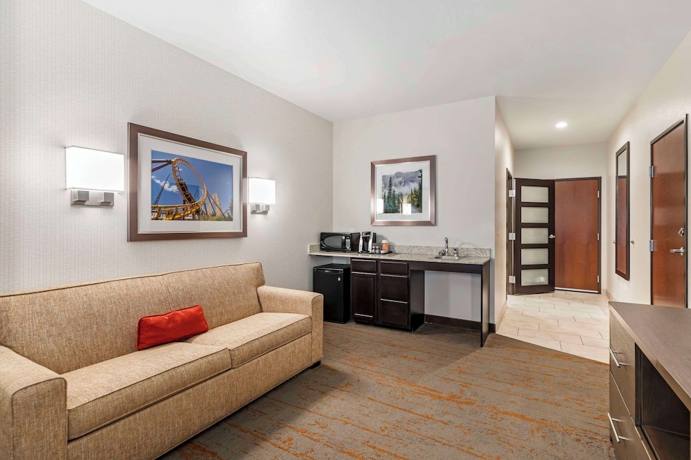 Suite, Multiple Beds, Accessible, Non Smoking photo 2