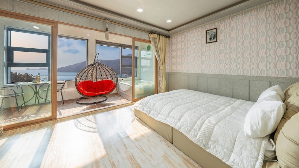 Basic Room, 1 Bedroom (Sky 402)