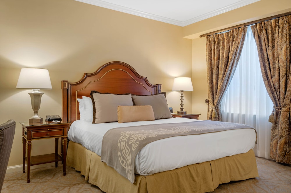 Premier Room, 1 King Bed, Jetted Tub - Photo 1