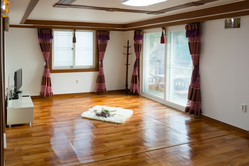 Double Room, 1 Bedroom (#301 - Horn)