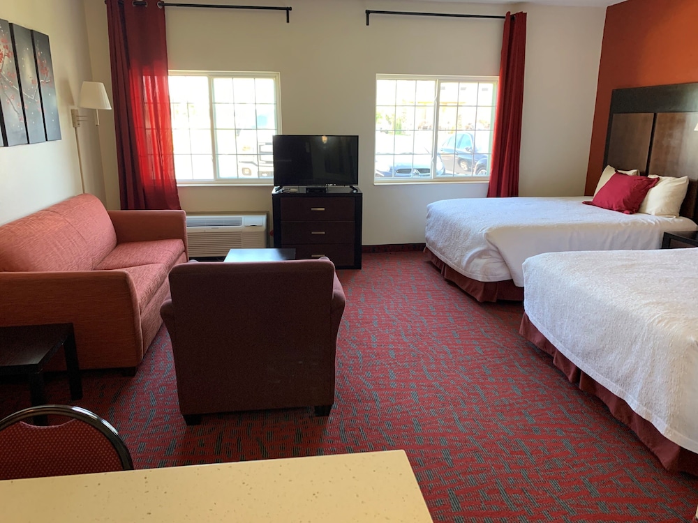 2 Queen Beds with Sofa/Kitchenette Non-Smoking