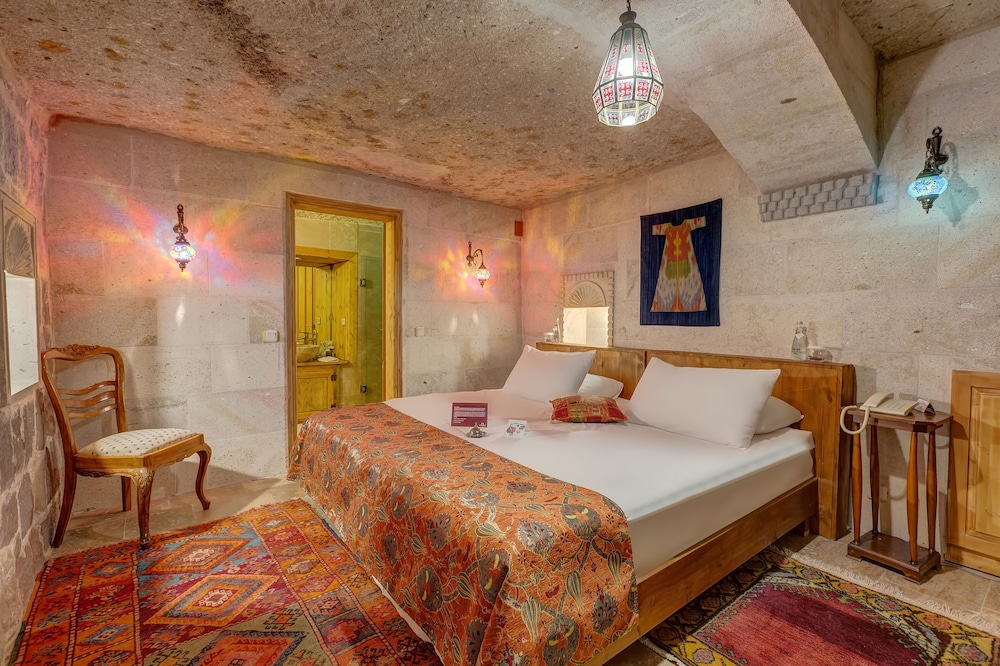 Deluxe Cave Room - Photo 2