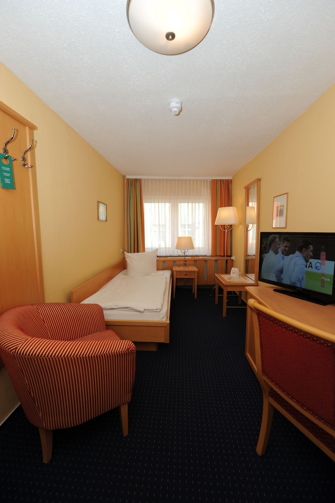 Basic Single Room photo 2