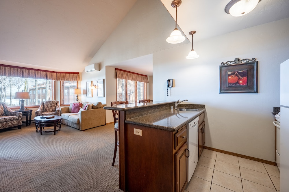 3 Bedroom 2 Bath Wood View, King/King/Queen photo 2