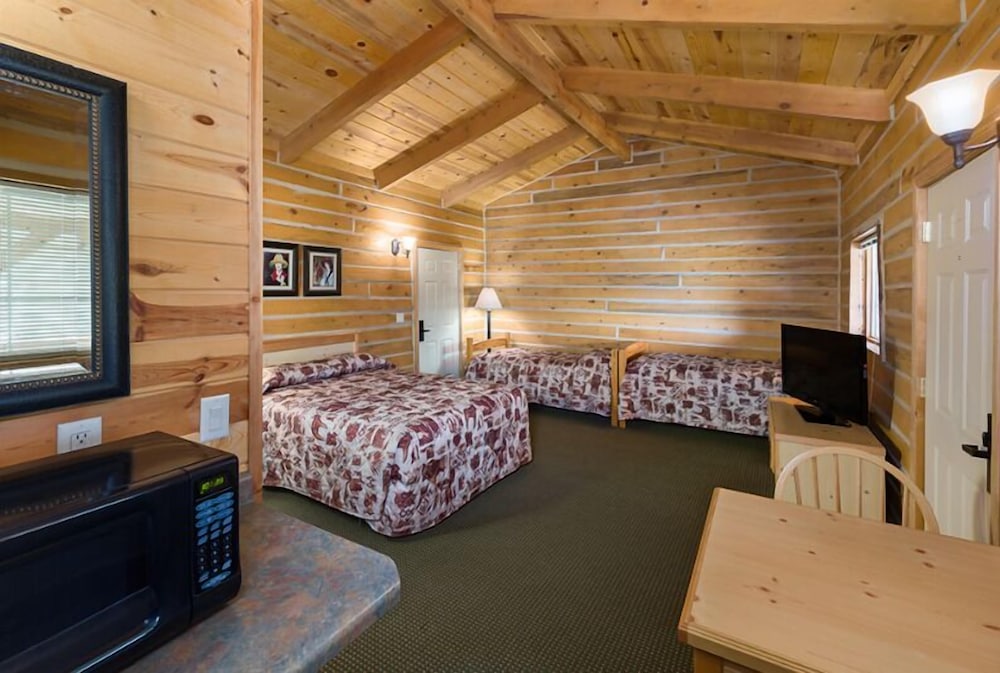 Queen Cabin, 2 Twins