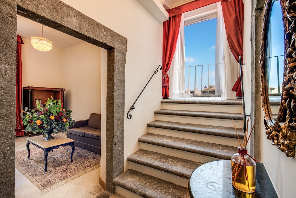 Deluxe Suite, 1 King Bed with Sofa bed, City View