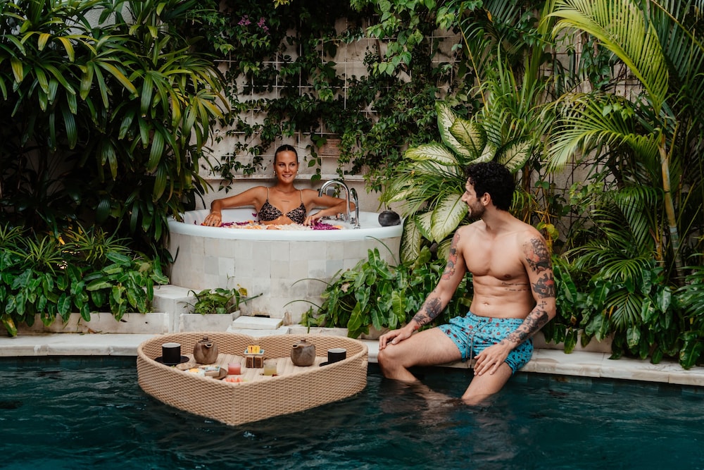 Smart 1 Bedroom Villa with Private Pool & Hot Tub - Photo 4