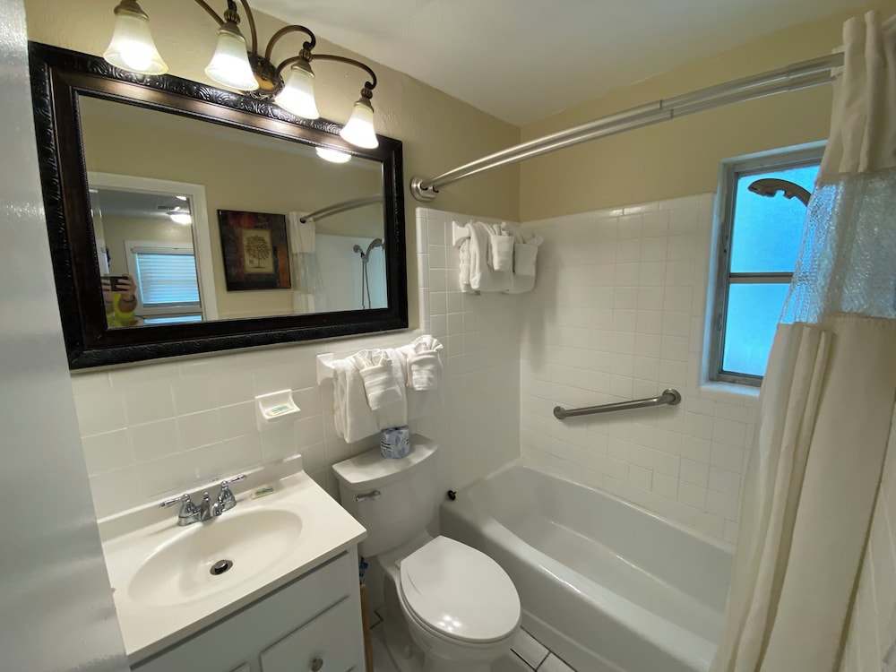 2 Bedroom Apartment Unit #10 (at White Sands) photo 3