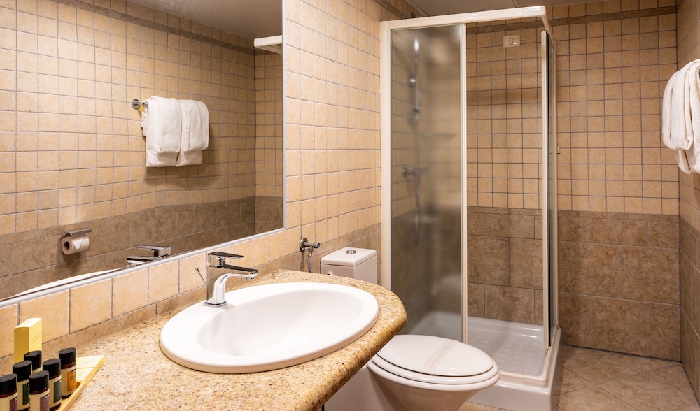 Standard Room, 1 Double Bed, Garden View, Corner photo 2