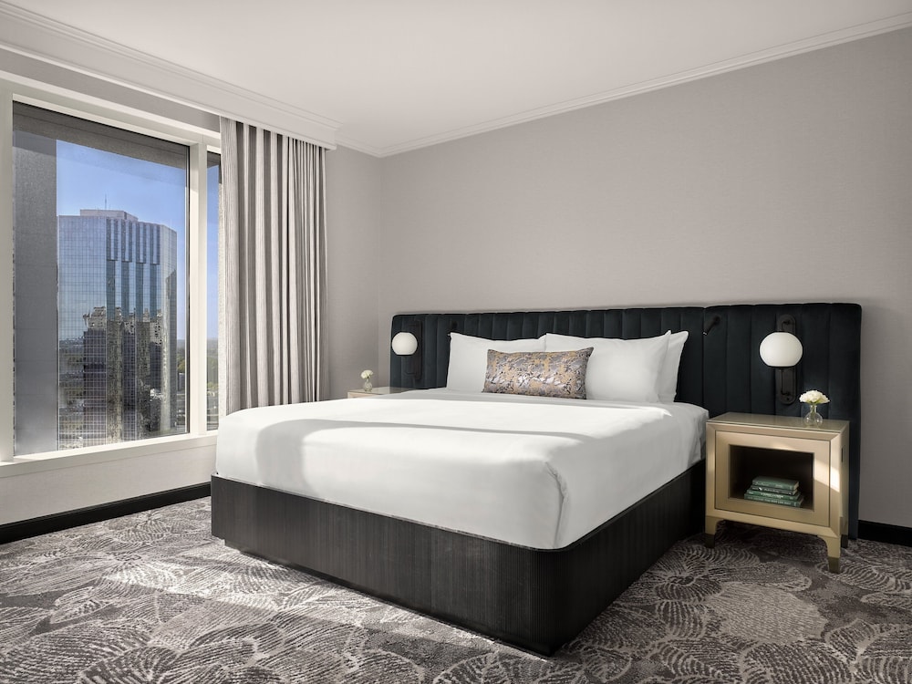 Premium Room, 1 King Bed, Club Lounge Access (City View)