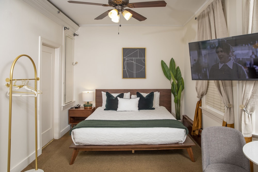 Superior Double Room, Ensuite - Photo 7