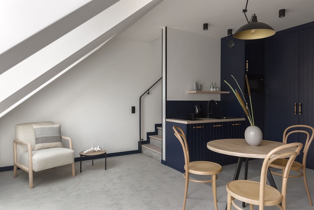 Two-level One-Bedroom Apartment - Photo 9