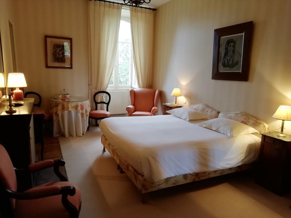 Standard Double Room - Photo 13