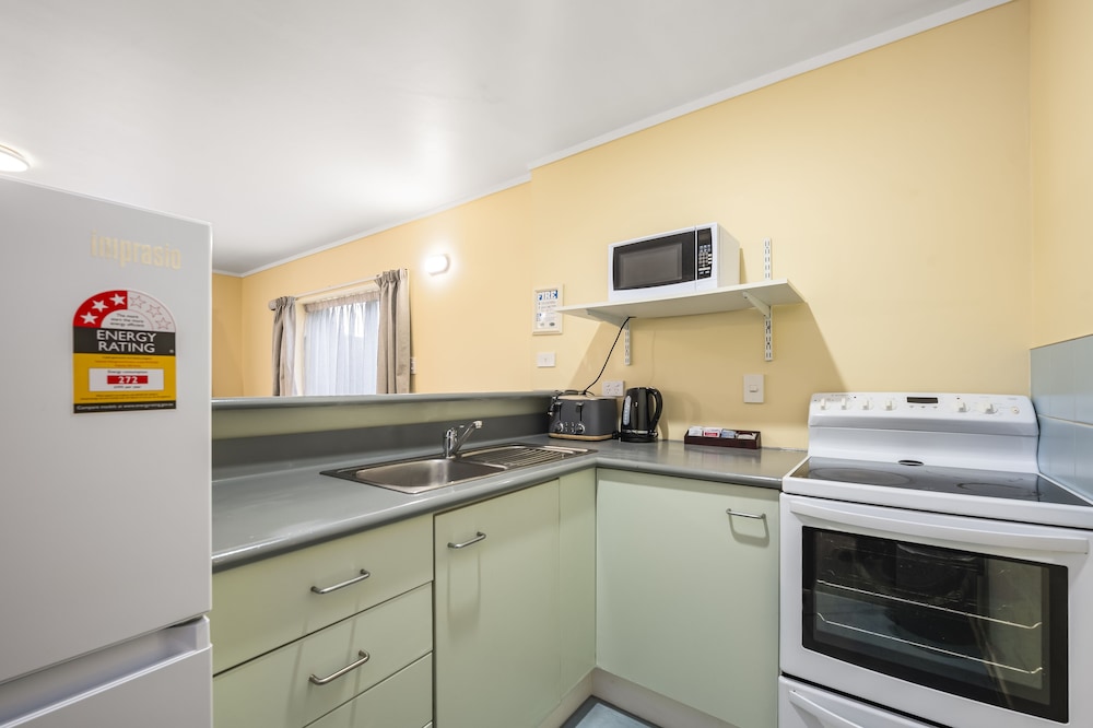 2 Bedrooms Downstairs photo 2