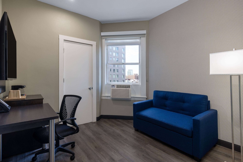 Suite, 2 Double Beds, Non Smoking - Photo 1