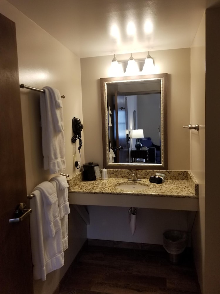Oaks Lodge photo 2
