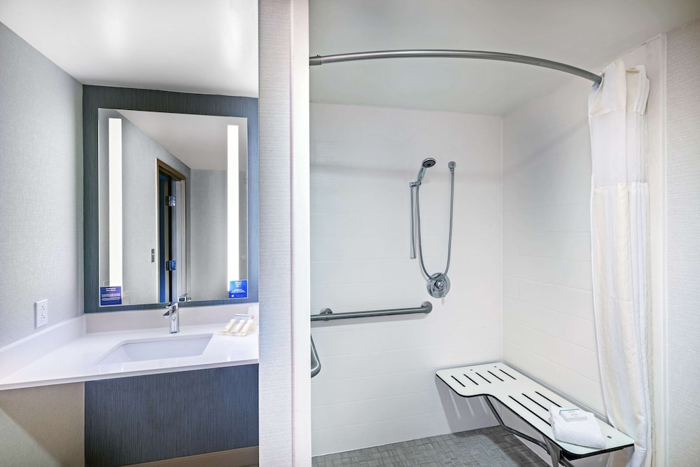 Room, 2 Queen Beds, Accessible - Photo 8