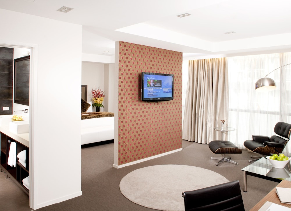 Executive Suite, 1 King Bed - Photo 1