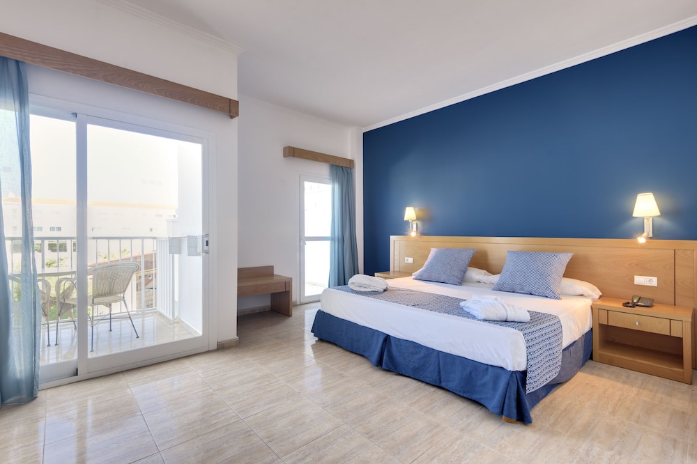 Superior Room ( 3 Adults ) - Photo 1