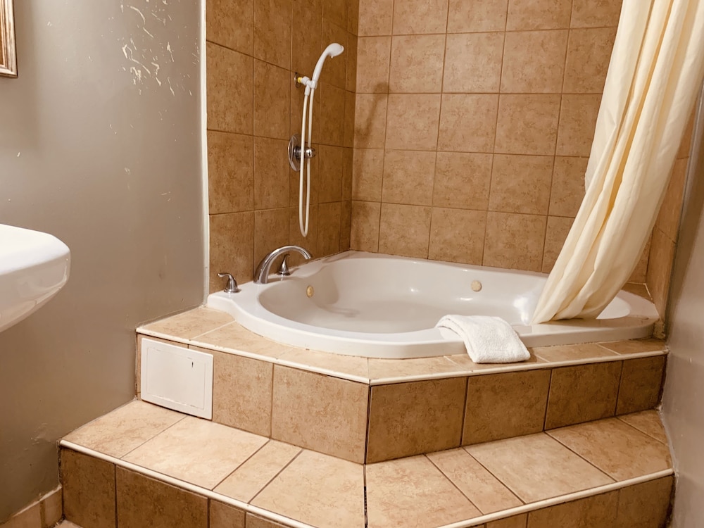 Jacuzzi King Smoking - Photo 4