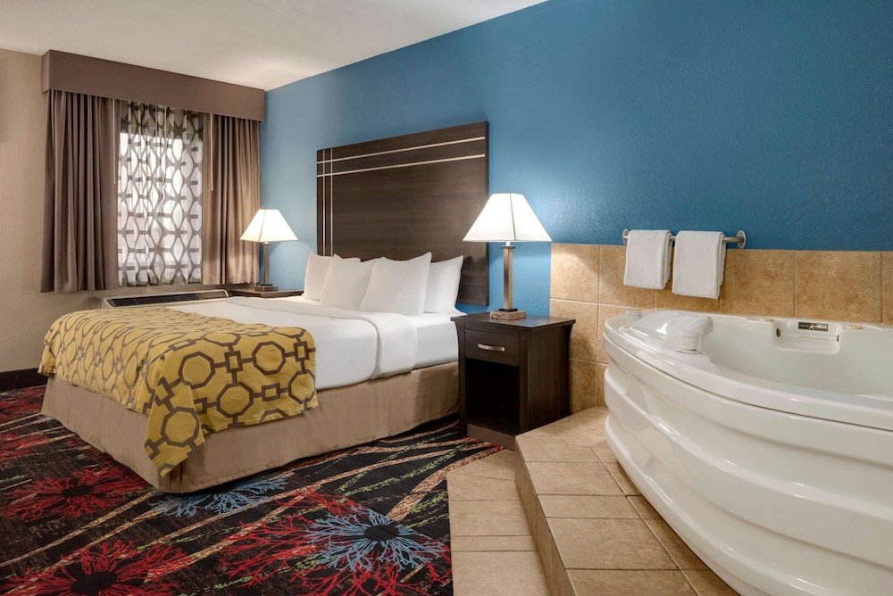 Studio Suite, 1 King Bed, Non Smoking, Hot Tub - Photo 1