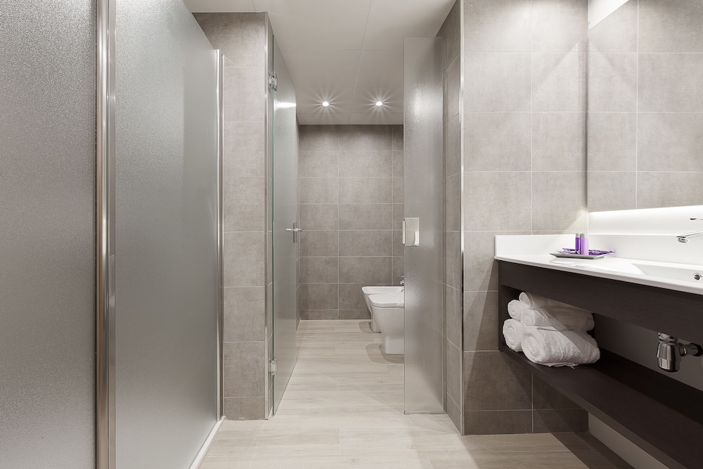 Suite (2 Adults + 1 Child) - Photo 5