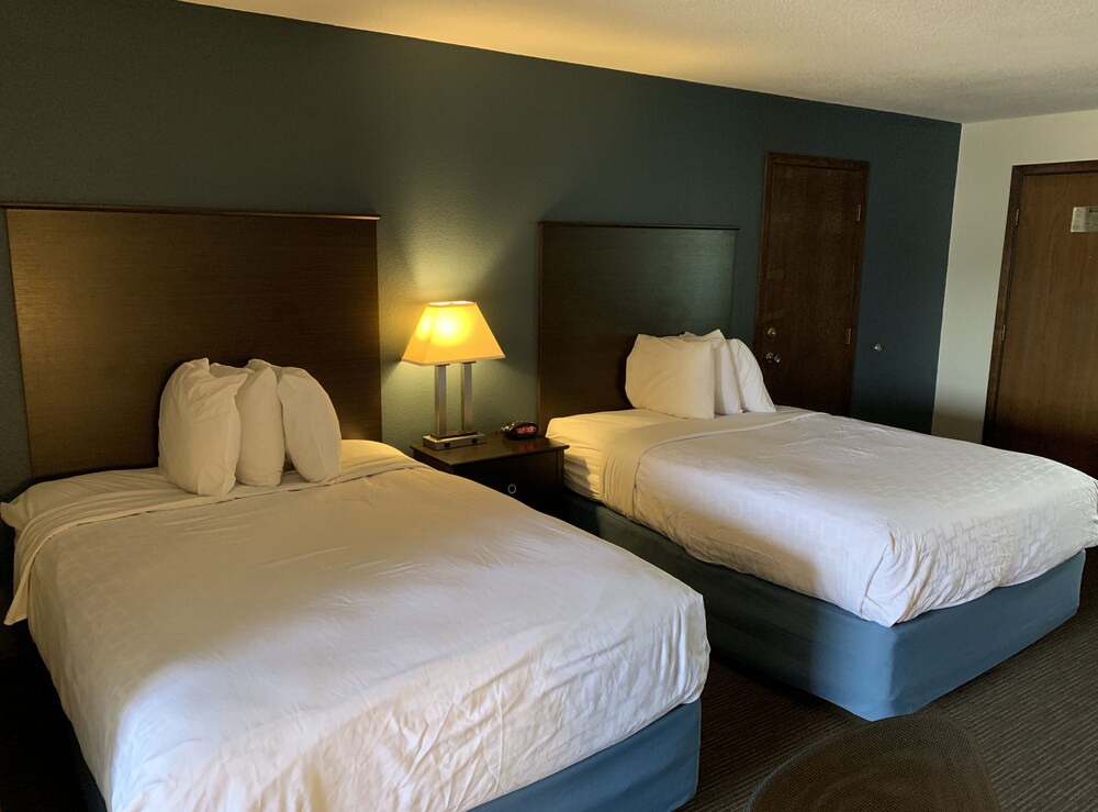 Deluxe Room, 2 Queen Beds, Non Smoking - Photo 2