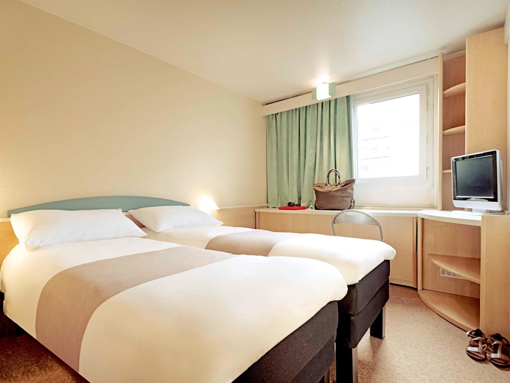 Standard Room, 2 Twin Beds - Photo 1