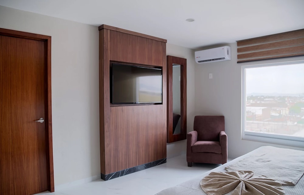 Executive Room, 1 King Bed, City View - Photo 5