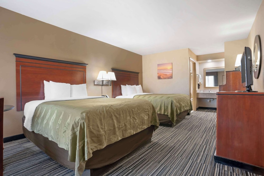 Standard Room, 2 Queen Beds, Non Smoking - Photo 1