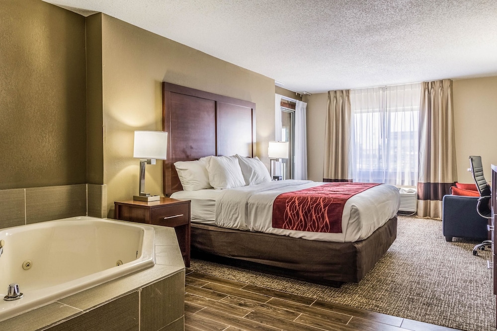 Suite, 1 King Bed, Non Smoking, Jetted Tub - Photo 1