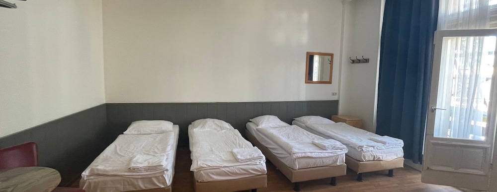 Deluxe Room, Multiple Beds, Private Bathroom, City View (5 Persons)