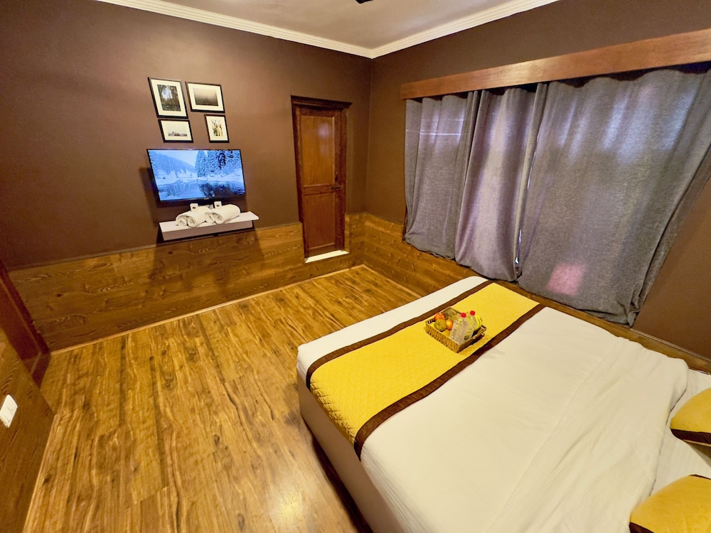 Deluxe Double Room, Private Bathroom