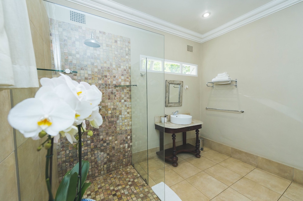 Luxury Room - Photo 9