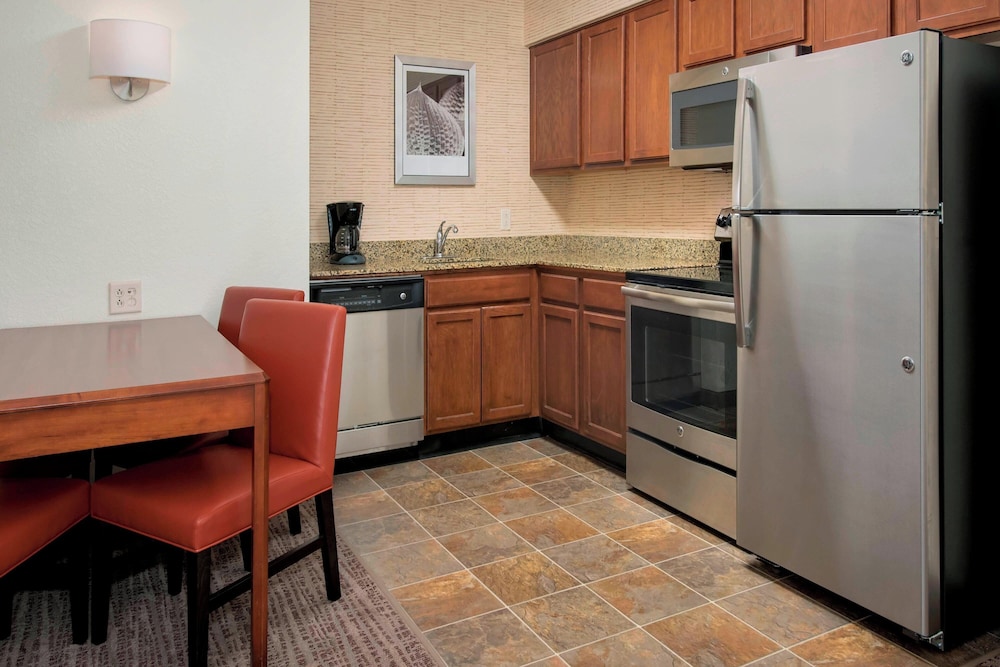 Suite, 1 Bedroom - Photo 3