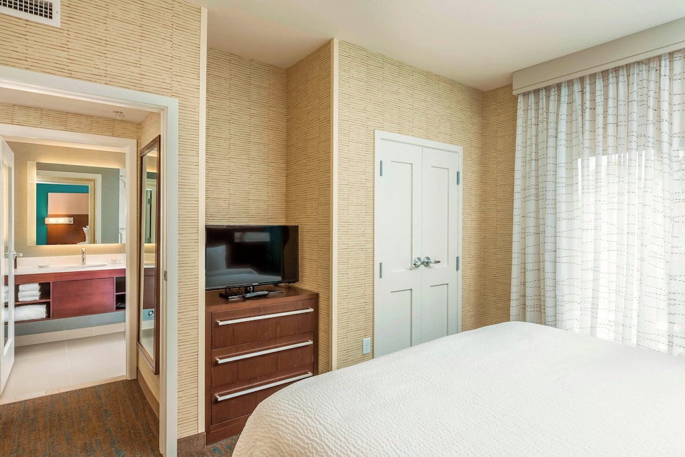 Suite, 1 Bedroom (Mobility/Hearing Accessible, Tub) photo 3