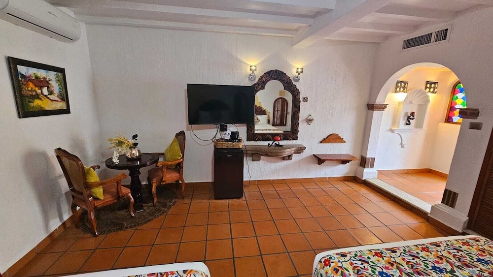 Standard Room, 2 Queen Beds photo 2