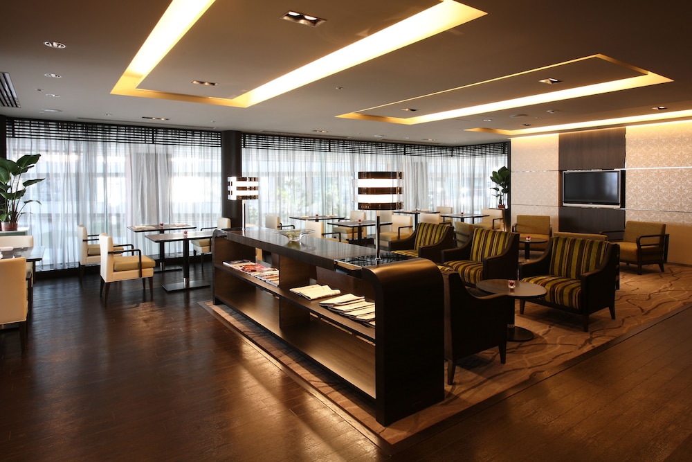 Junior Suite, 2 Twin Beds, Club Lounge Access - Photo 8